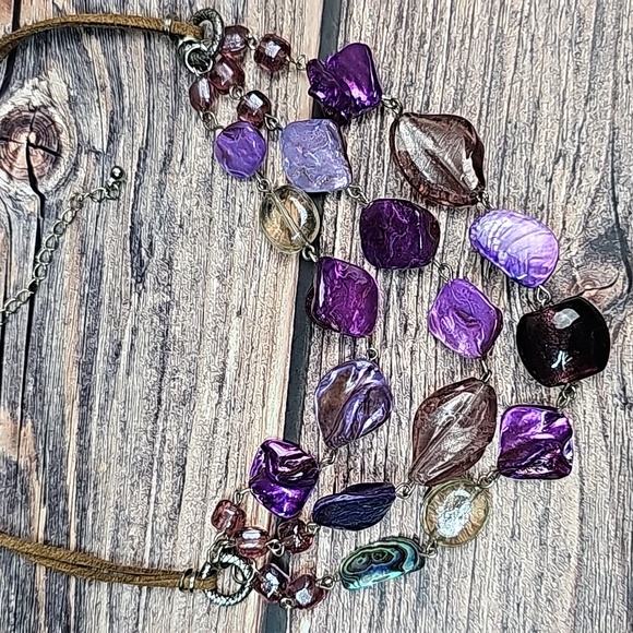 LAVENDER IRIDESCENT THREE ROW BEADED FASHION NECKLACE - Picture 4 of 9
